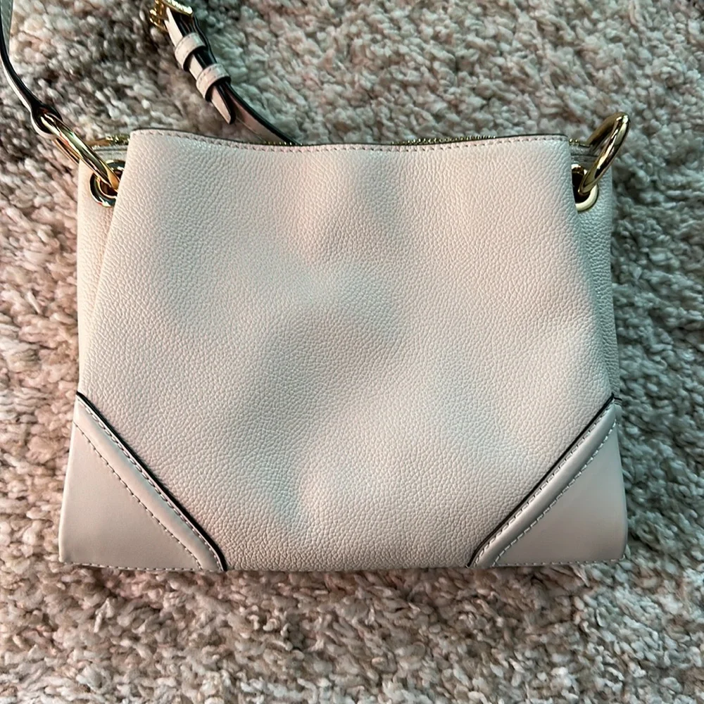 Michael Kors white pebbled crossbody bag - Picture 3 of 8